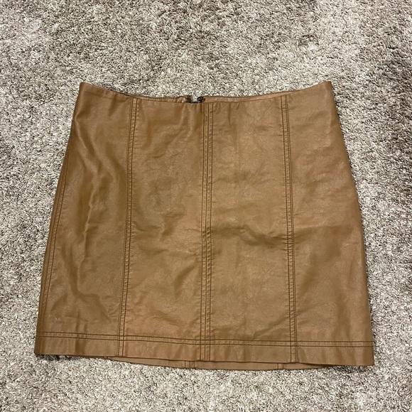 Free People Faux Leather Mini Skirt Brown. Back Zipper Size 10 - Picture 5 of 8